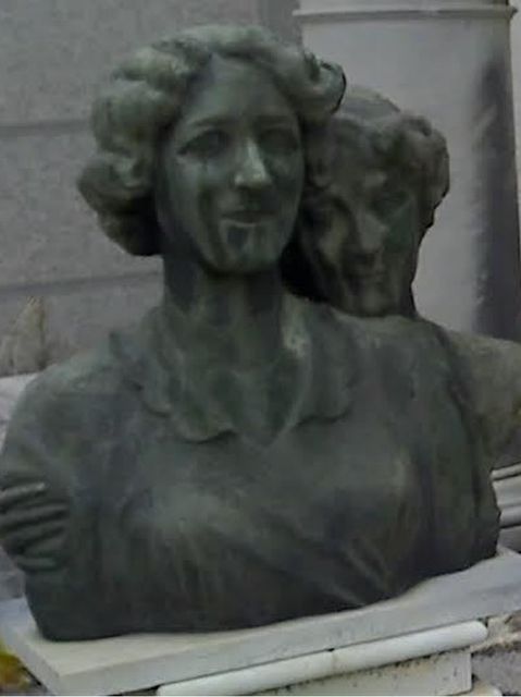 Ida e Nadia Caciagli Monumento